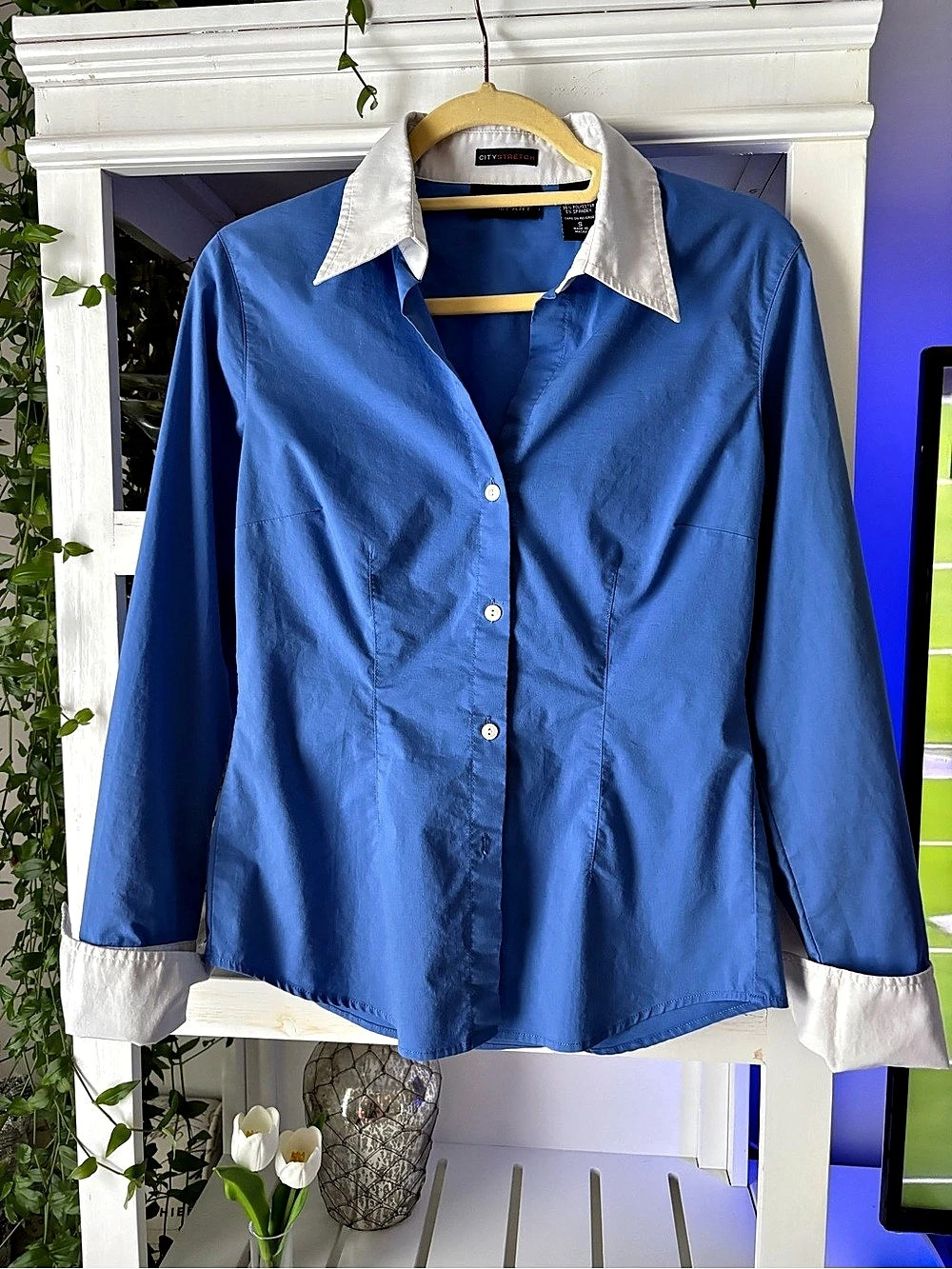 New York & Company City Stretch Blue & White Button Down Shirt